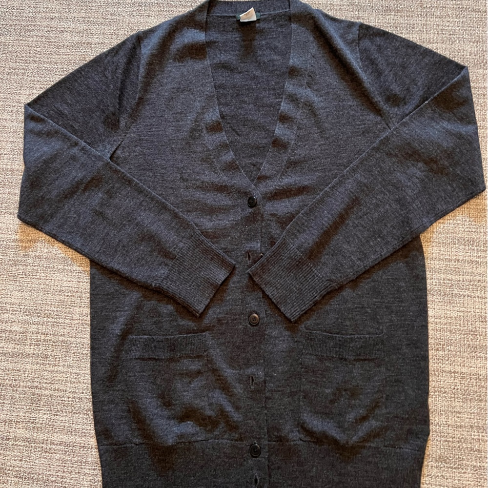 Merino wool cardigan in dark grey.